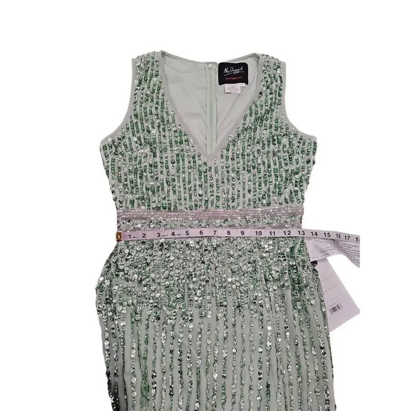 Mac Duggal SEQUINED SLEEVELESS V-NECK MIDI SHEATH DRESS Sz 2 - Picture 9 of 9